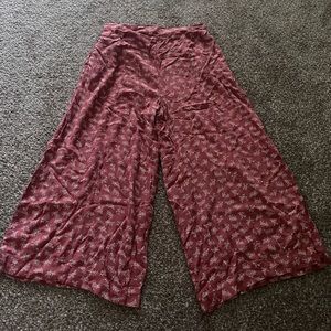 American Eagle Capri Pants - Size Medium - Gently Used
